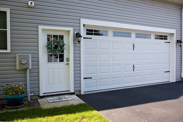 24/7 Emergency Garage Door Panel Replacement experts in Spicer, MN